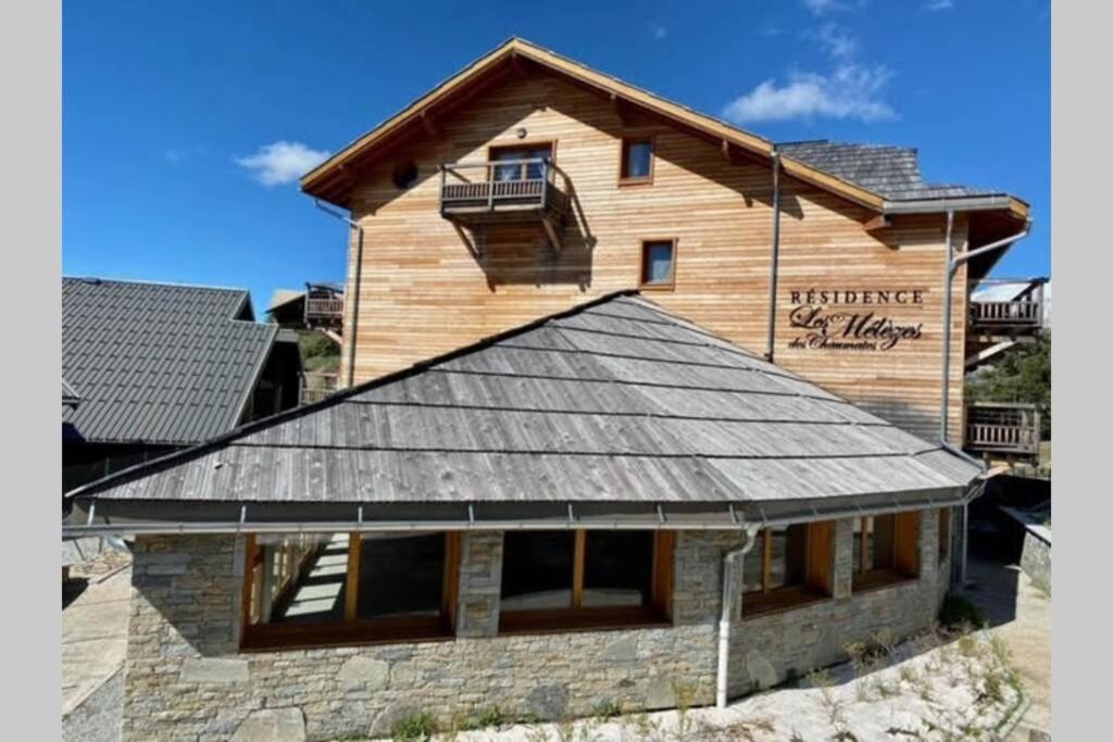 Appartement De Charme Dans Residence Avec Piscine La Joue Du Loup Le Devoluy Exterior photo